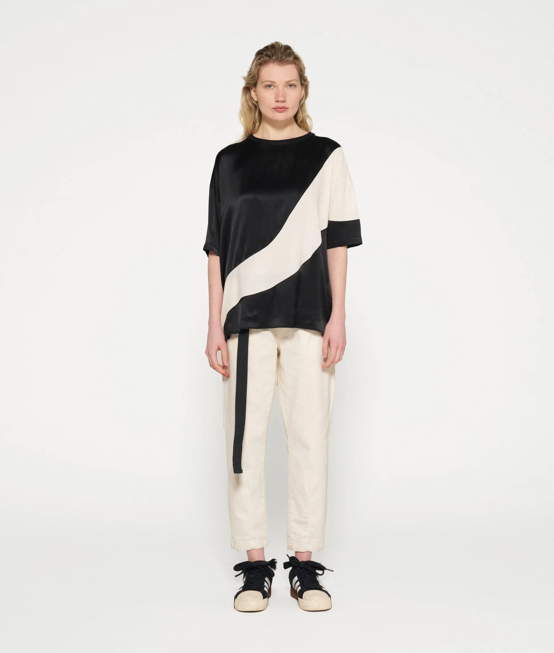 tee blouse contrast