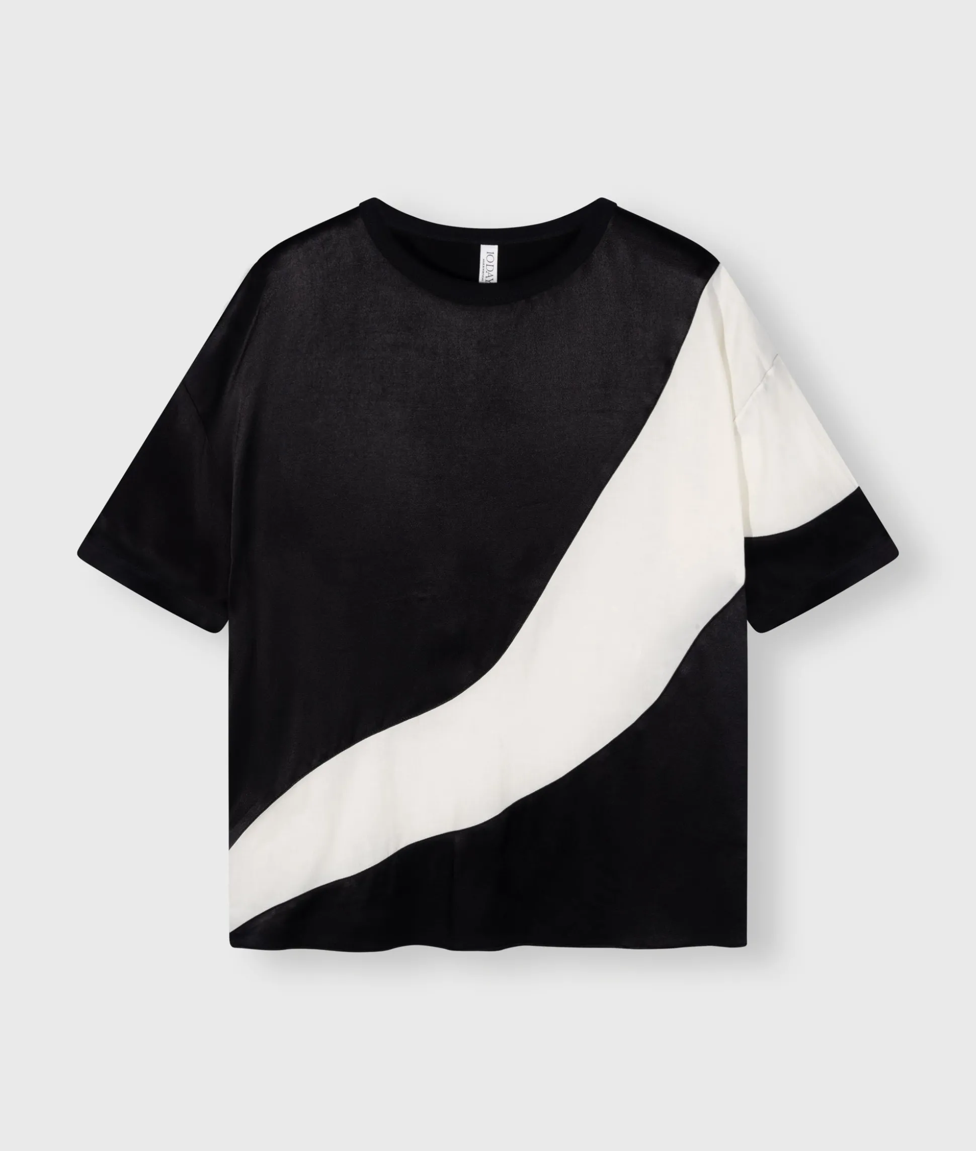 tee blouse contrast